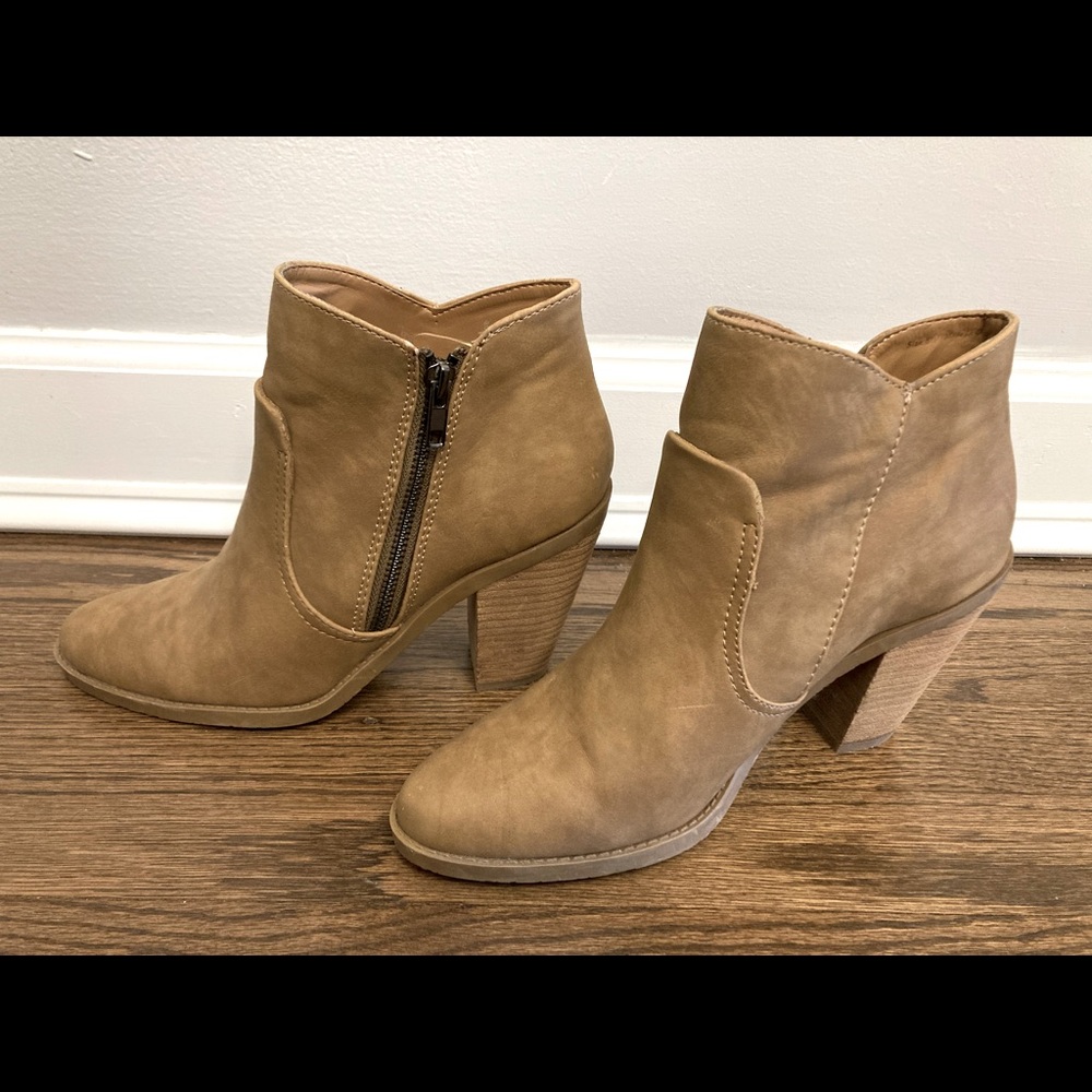 Women’s Dolce Vita booties size 8.5